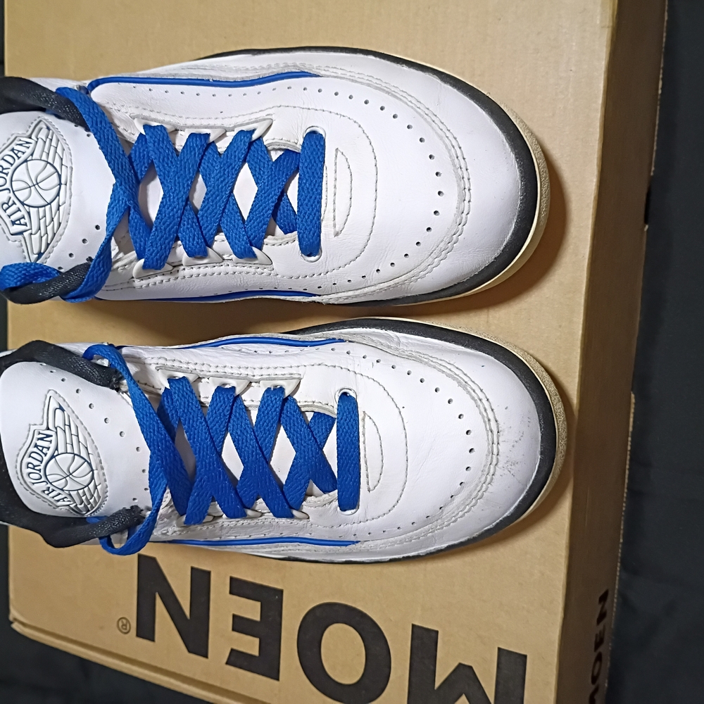 Jordan Kids Sneakers in White and Blue